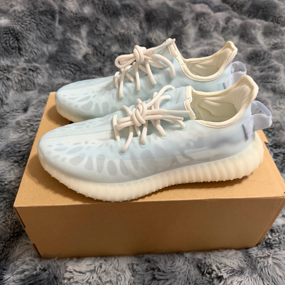Yeezy - Picture 3 of 3